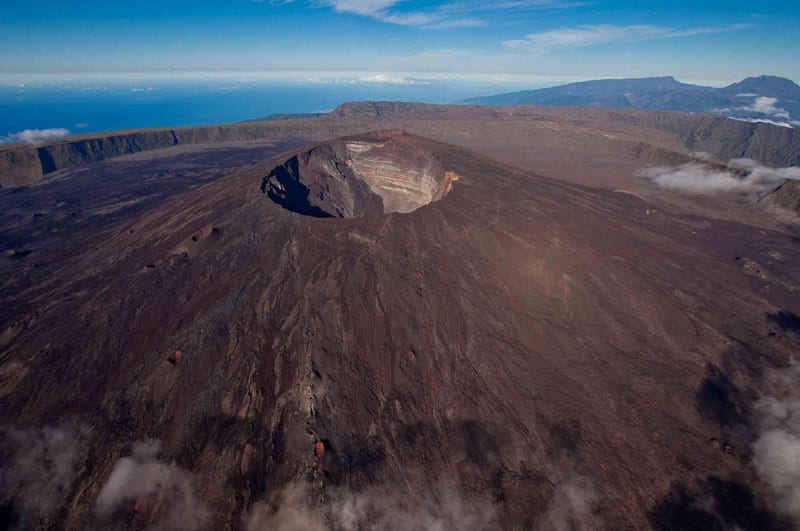Volcan Piton de la Fournaise à l'île de la Réunion photo pris d'un drone