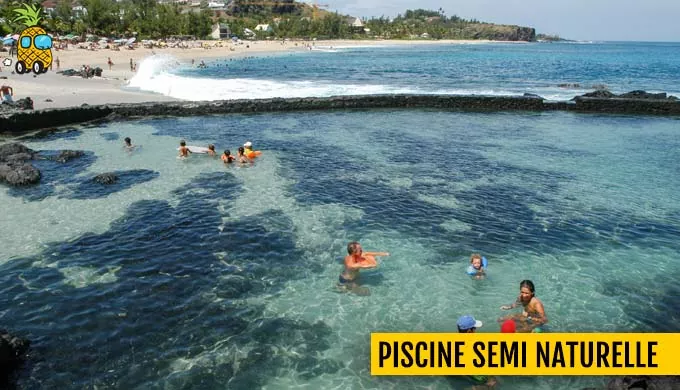 La piscine semi naturelle tente plus d'un une fois sur place.